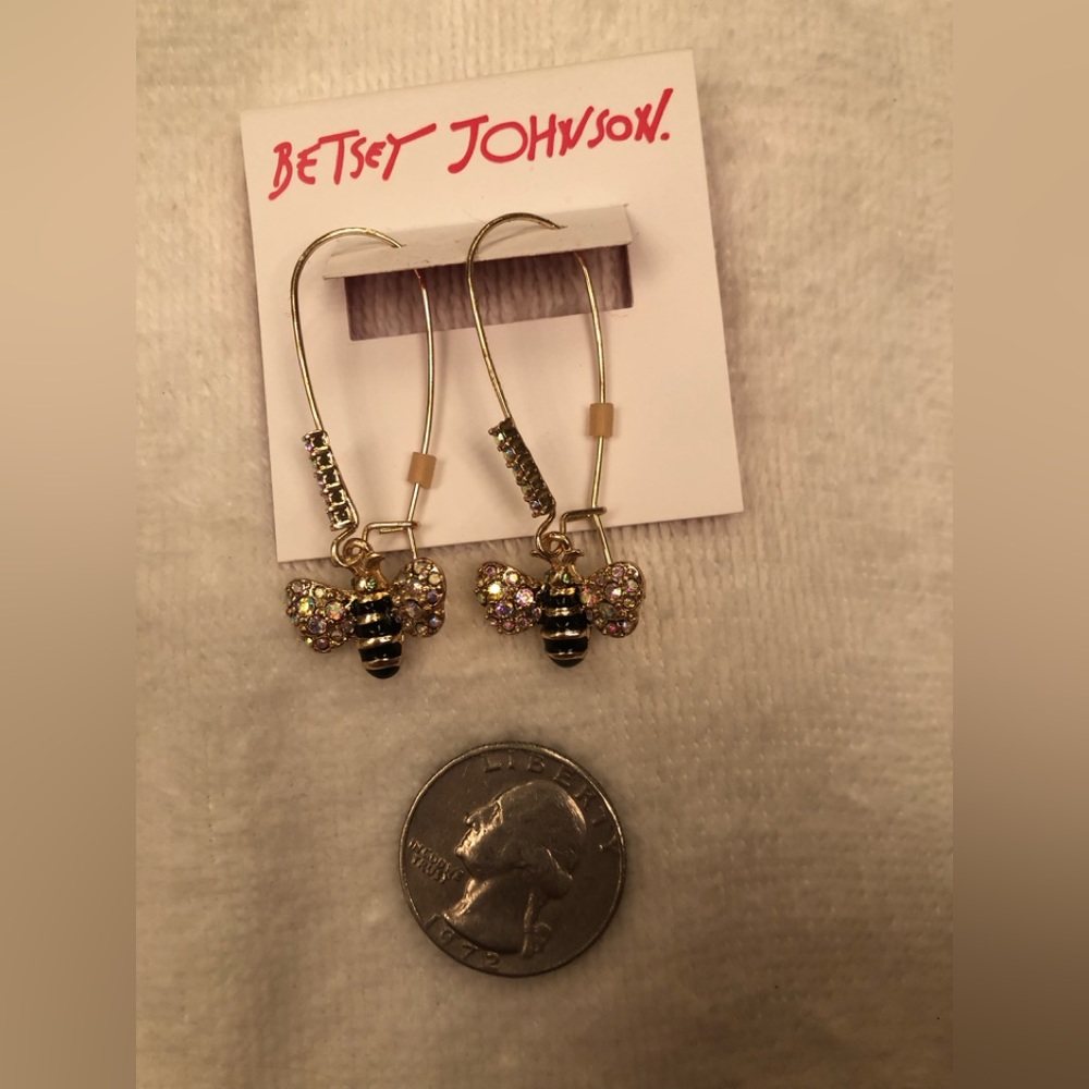 NWT Betsey Johnson Dangling Bee Earringds
